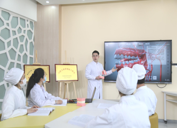 天津医学高等专科学校：打造卫生职教虚拟仿真实训基地建设“天津模式”(图3)