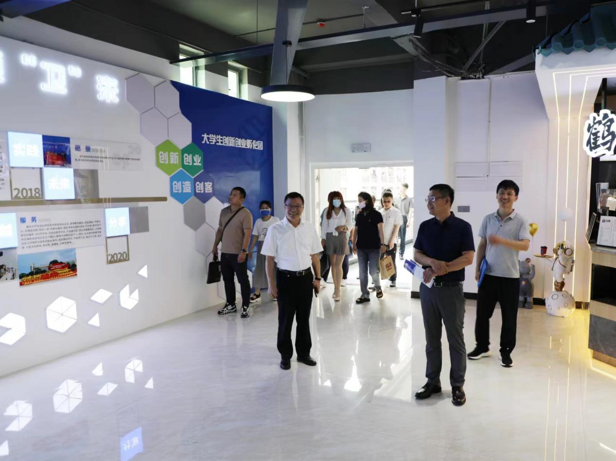 全国高等职业教育专科临床医学、护理专业规划教材编写会议在赣南卫生健康职业学院举行(图4)