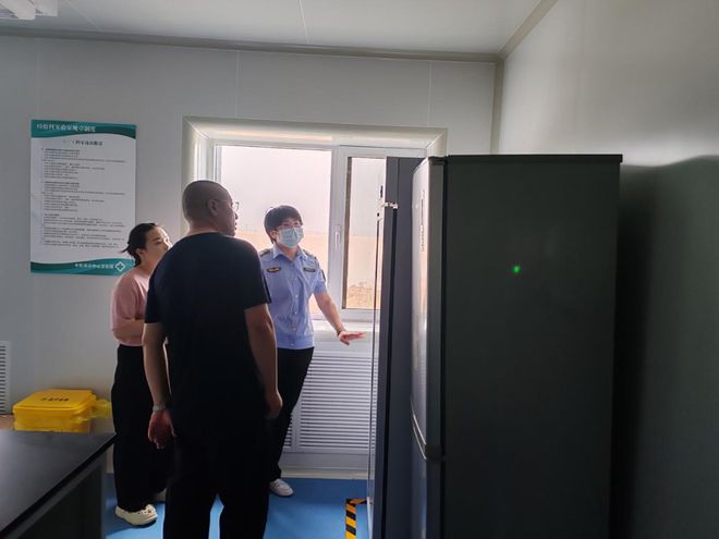 鄂托克旗市场监督管理局强化风险意识坚持防患未然毫不松懈做好医疗机构药品安全监管工作(图1)