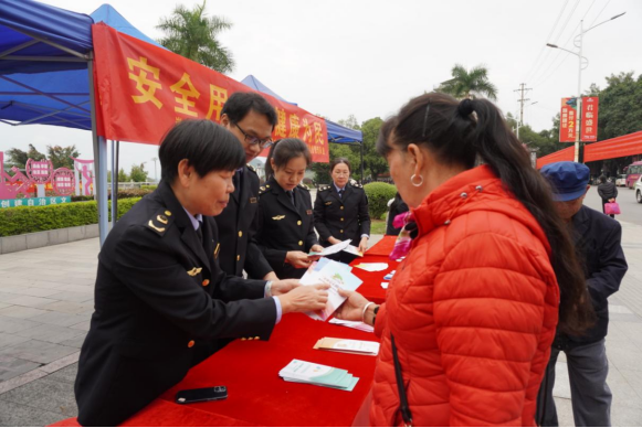 广西崇左市开展“安全用药、健康为民”为主题科普宣传活动(图4)