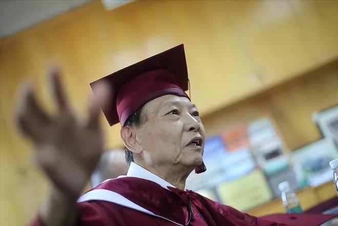 B·sport（中国体育）：绝症老人成博士65岁自学中医治好妻子心脏病75岁治好自身肝癌(图19)