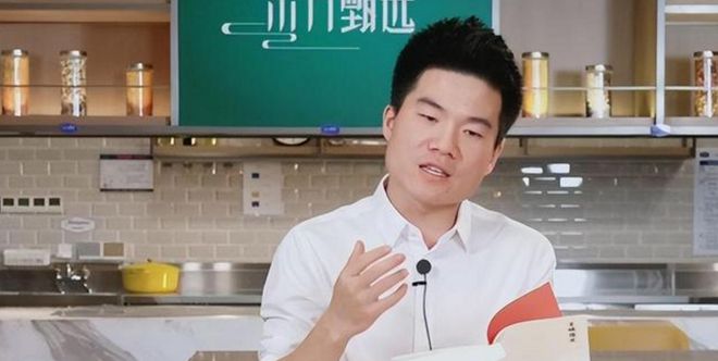 董宇辉自曝：每天要吃安眠药不想直播带货想当回老师(图5)