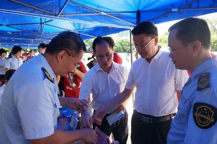 海口市食品安全宣传周暨“食品安全我知道我行动”12345进校园活动启动(图7)