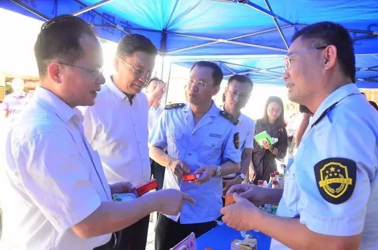 海口市食品安全宣传周暨“食品安全我知道我行动”12345进校园活动启动(图6)