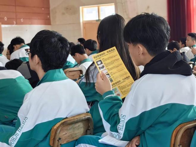 黄埔区长岭街道开展“传递禁毒正能量最美青春不毒行”宣传活动(图3)