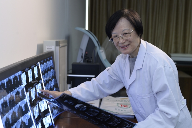 B体育：检察技术40年先进人物特别报道他们从蛛丝马迹中探寻案件真相(图1)