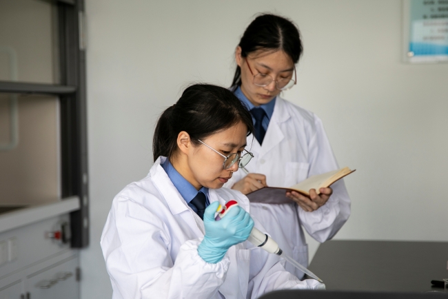 B体育：检察技术40年先进人物特别报道他们从蛛丝马迹中探寻案件真相(图4)