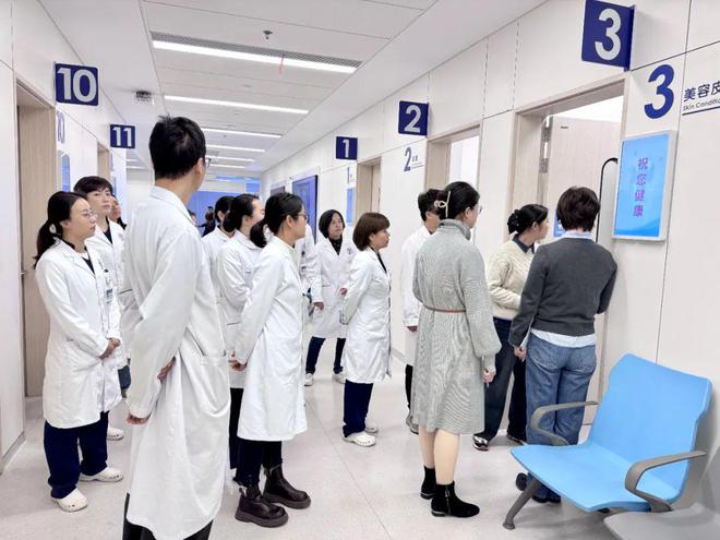 陕西省药品监督管理局专家组对西安市红会医院新增专业组开展资格认定进行现场检查(图2)
