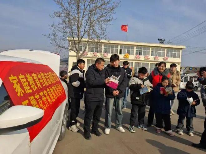 枣庄市峄城区底阁镇学区：石榴花开创新家庭教育服务赋能乡村教育振兴(图2)