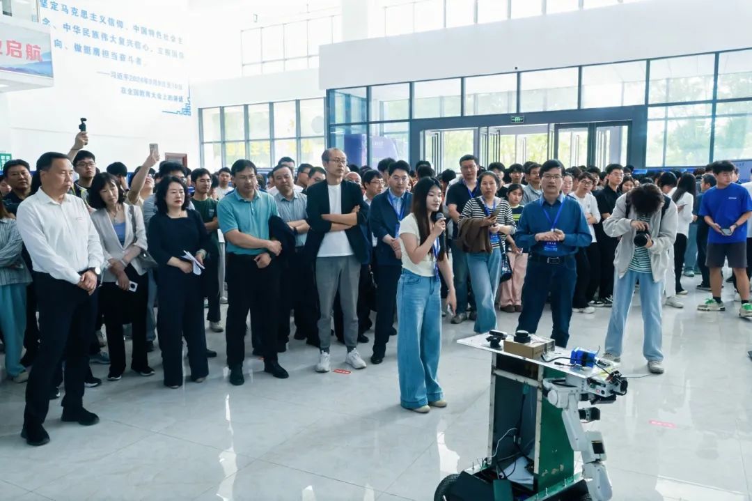 B体育：西安科技大学举行人工智能活动周(图3)
