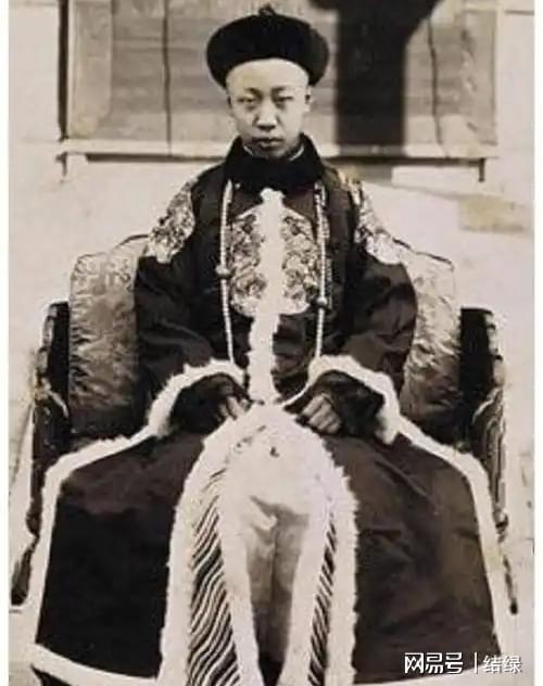 淑妃文绣发动刀妃革命坚持和末代皇帝溥仪离婚后嫁给清洁工(图2)