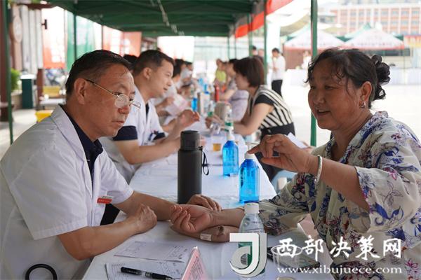 B体育：汉中市“百市千县”中医药文化弘扬惠民活动走进镇巴(图2)