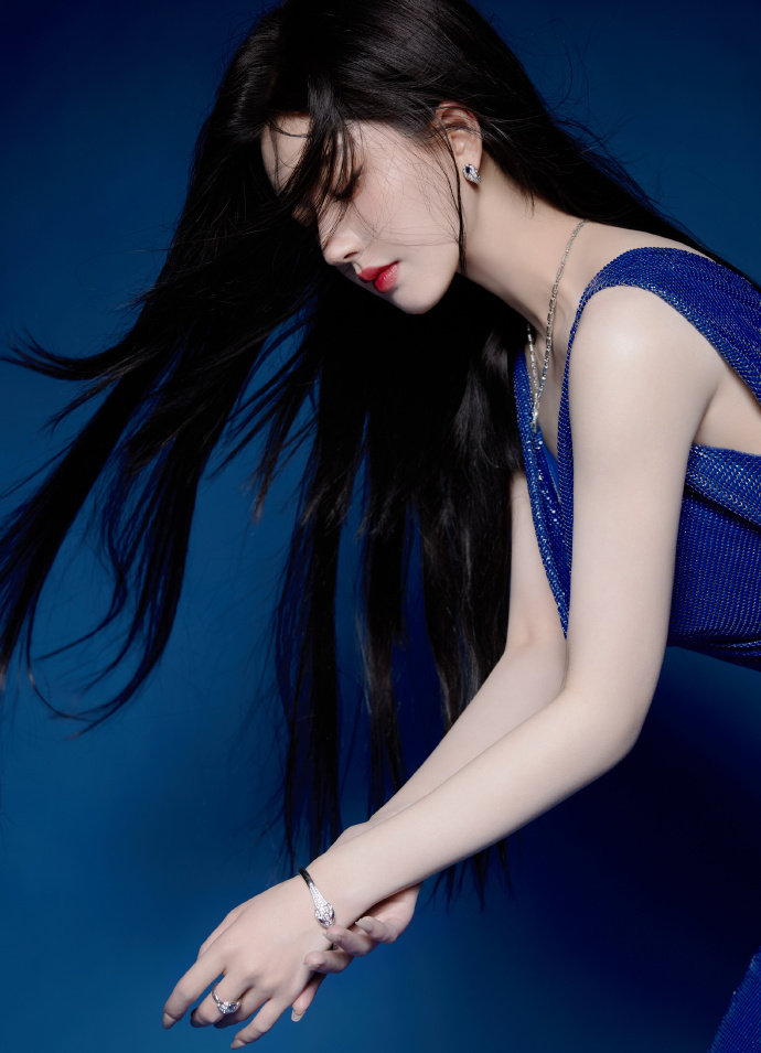 男生把坤坤放女生的小草莓(图1)